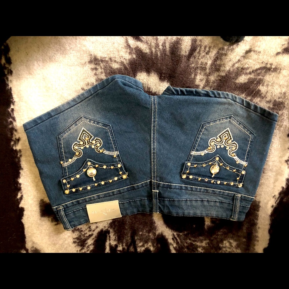 Size 8 Shorts Jeweled Back
